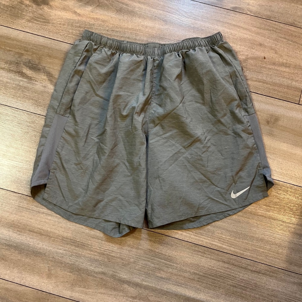 Nike Dri-FIT Mens Gray 6.5 Inch Inseam Running Shorts Large O-29